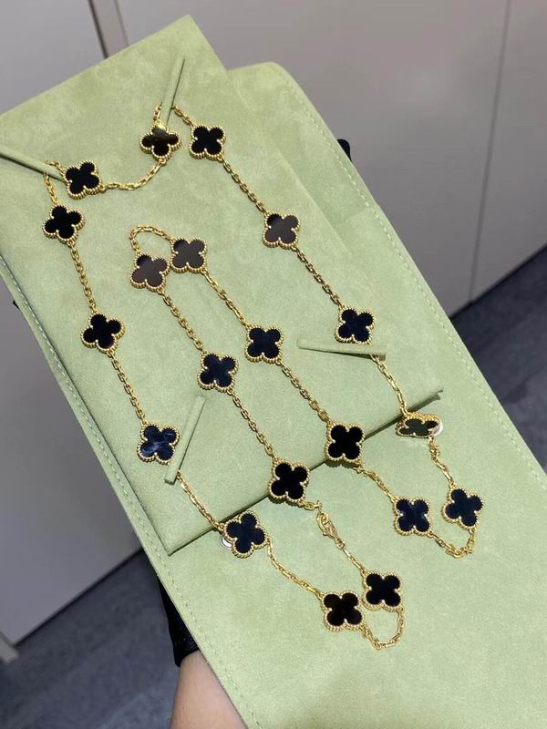 Van Cleef & Arpels necklace 04yxh03 (4)