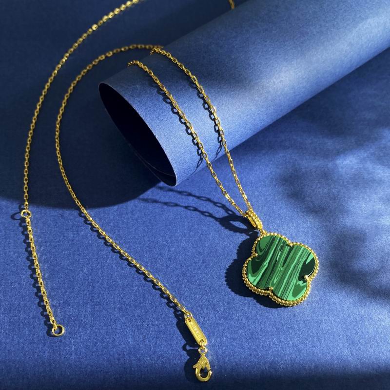 Van Cleef & Arpels necklace 05yxh01 (3)