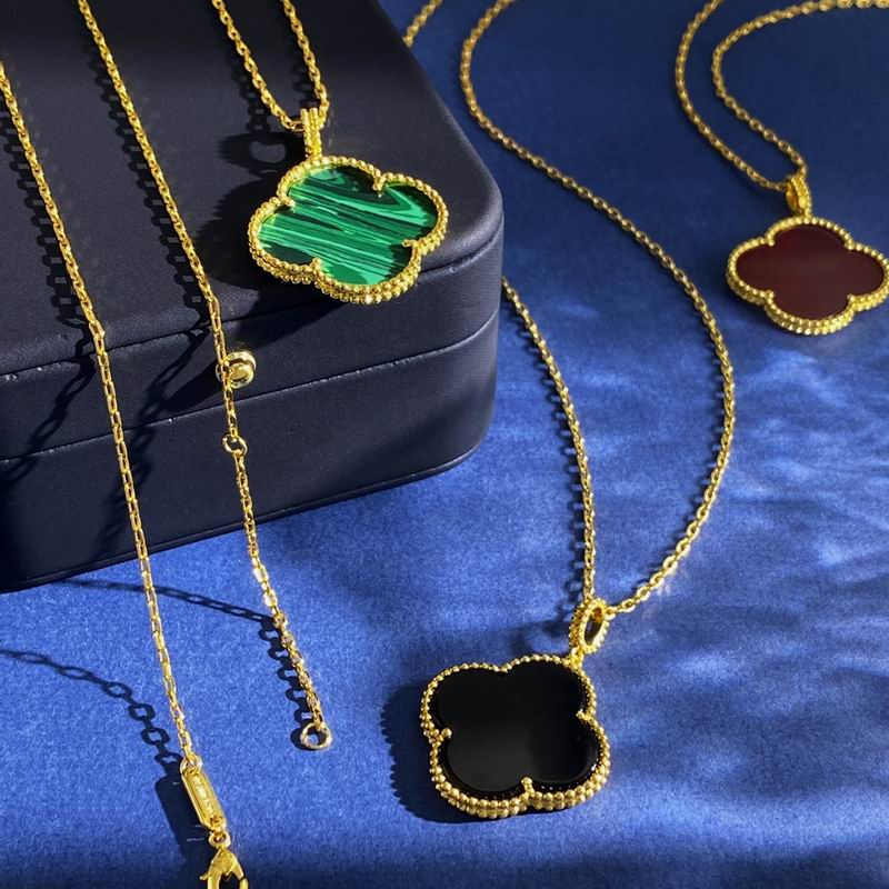 Van Cleef & Arpels necklace 05yxh01 (5)