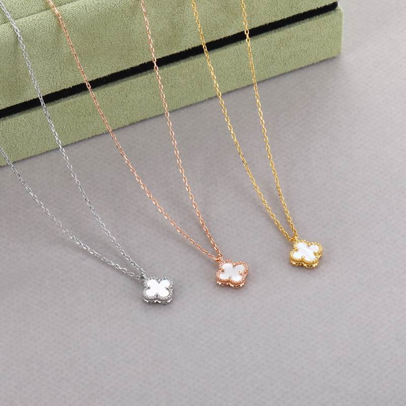 Van Cleef & Arpels necklace 05yxh02 (1)