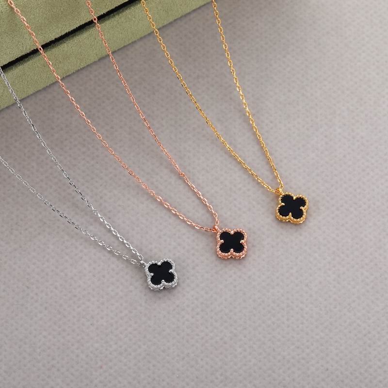 Van Cleef & Arpels necklace 05yxh02 (2)