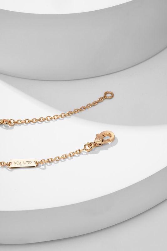 Van Cleef & Arpels necklace 05yxh04 (2)