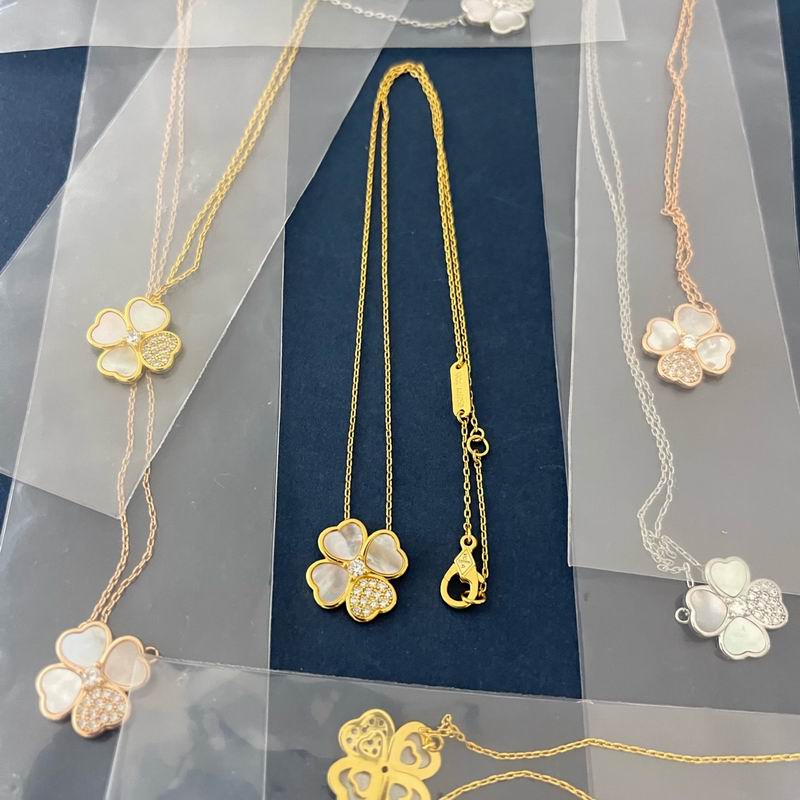 Van Cleef & Arpels necklace 06yxh02 (2)