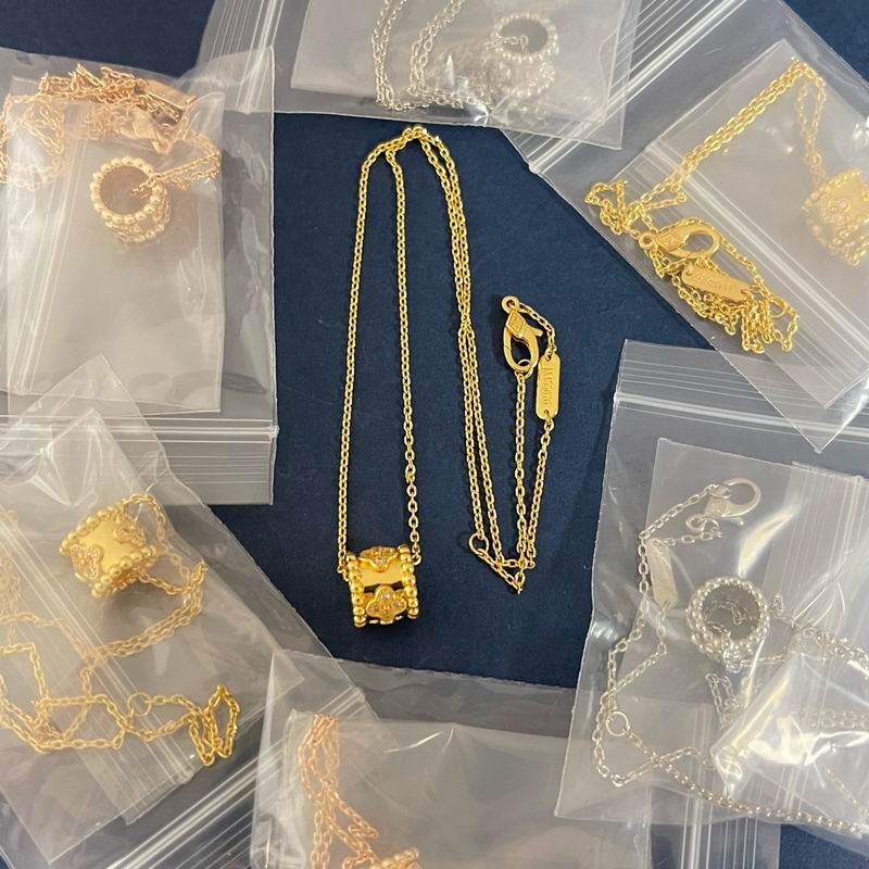 Van Cleef & Arpels necklace 06yxh04 (2)