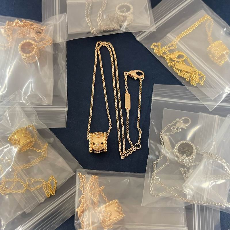 Van Cleef & Arpels necklace 06yxh04 (3)