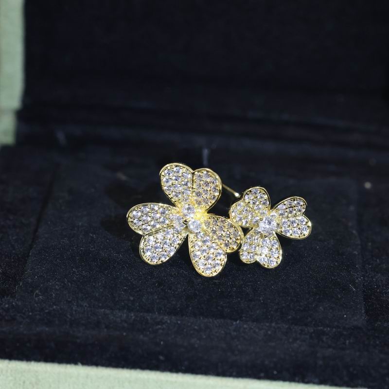 Van Cleef & Arpels ring 04yxh01 (2)