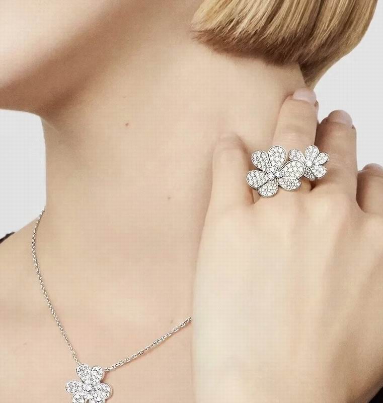 Van Cleef & Arpels ring 04yxh01 (7)