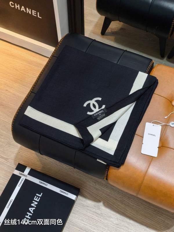 Chanel 140X140cm 70%羊绒30%真丝 E34