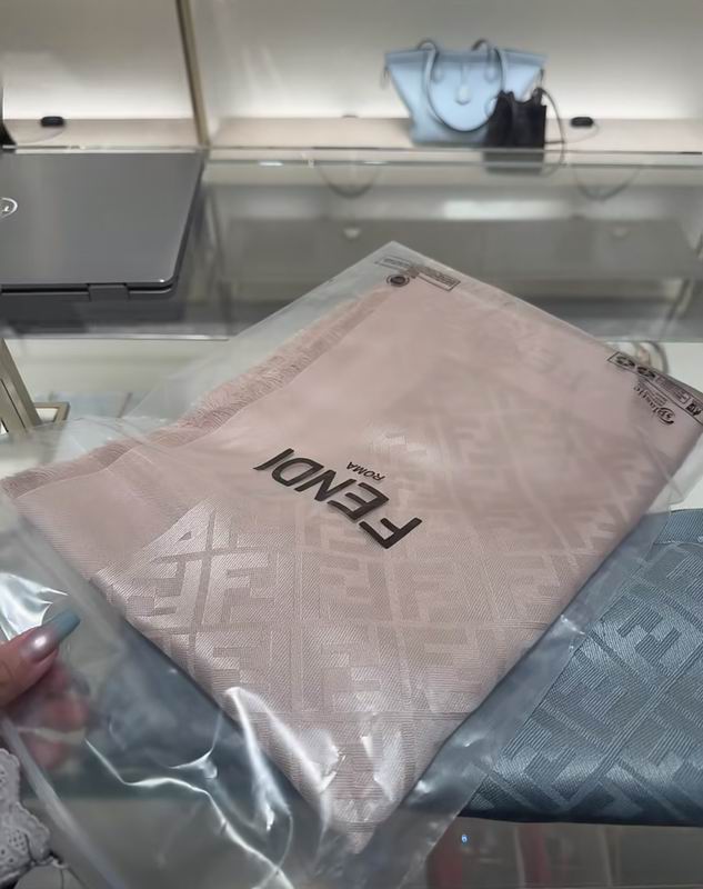 Fendi Scarf 140X140cm E37 (5)