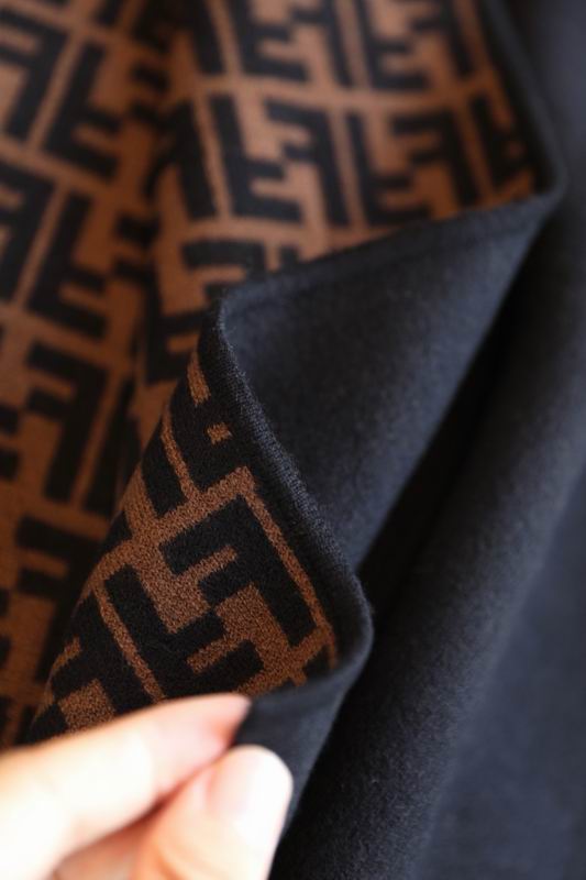 Fendi cloak E05 (1)