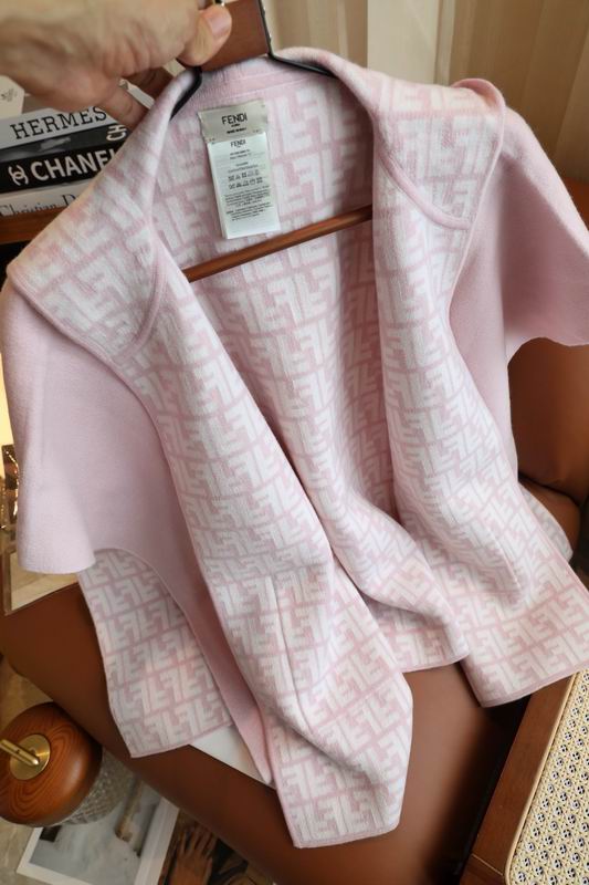Fendi cloak E05 (16)