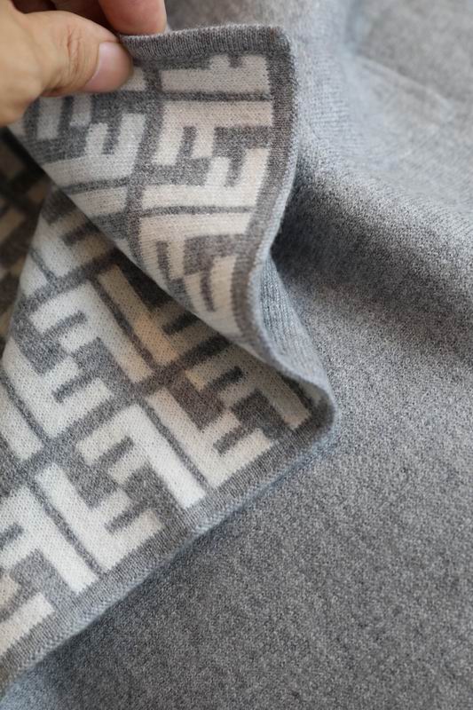 Fendi cloak E05 (21)