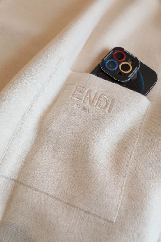 Fendi cloak E05 (28)