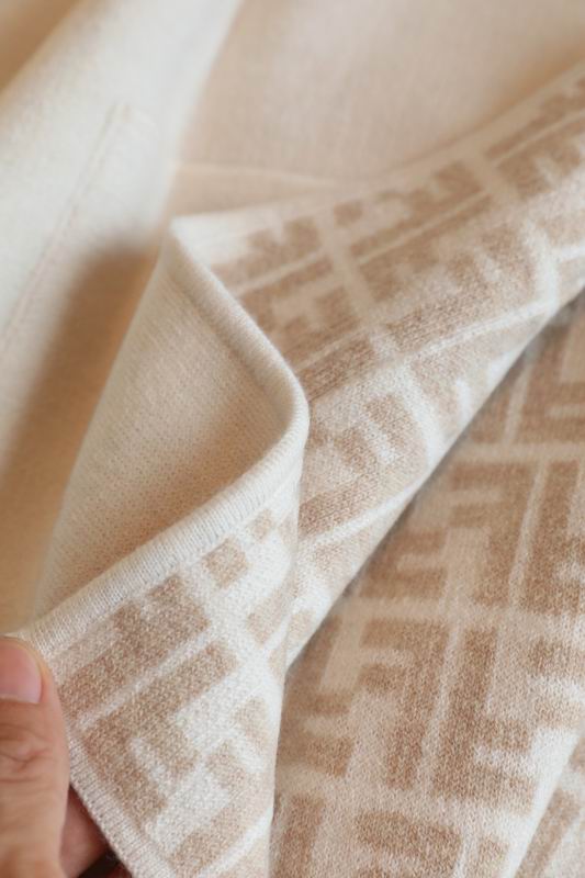 Fendi cloak E05 (29)