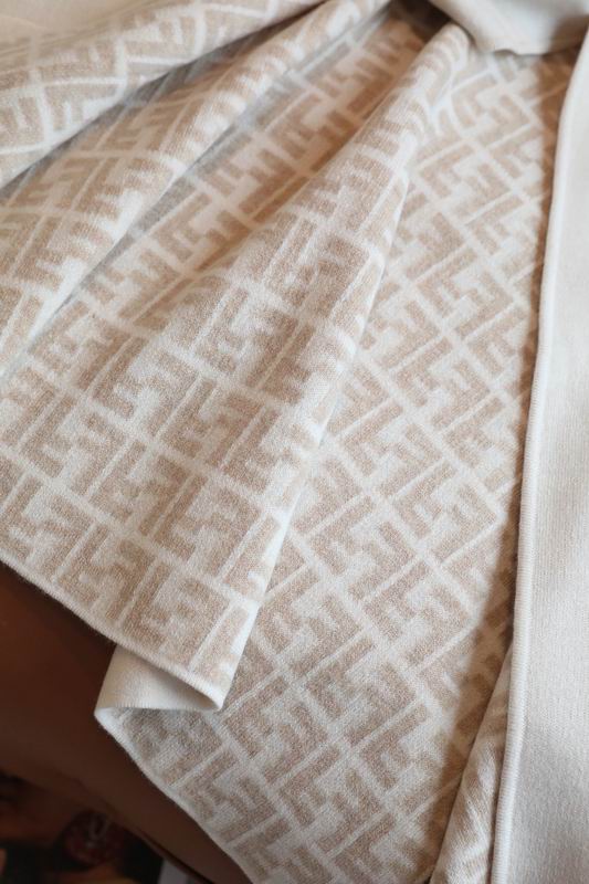 Fendi cloak E05 (30)