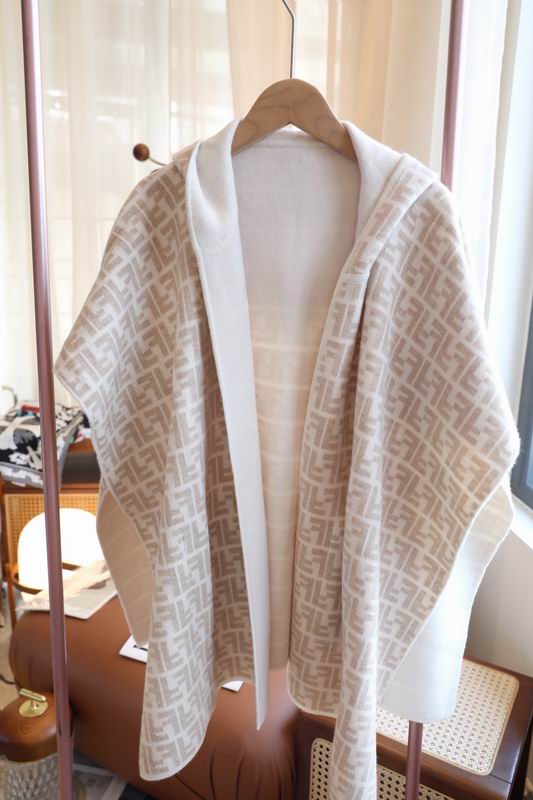 Fendi cloak E05 (32)