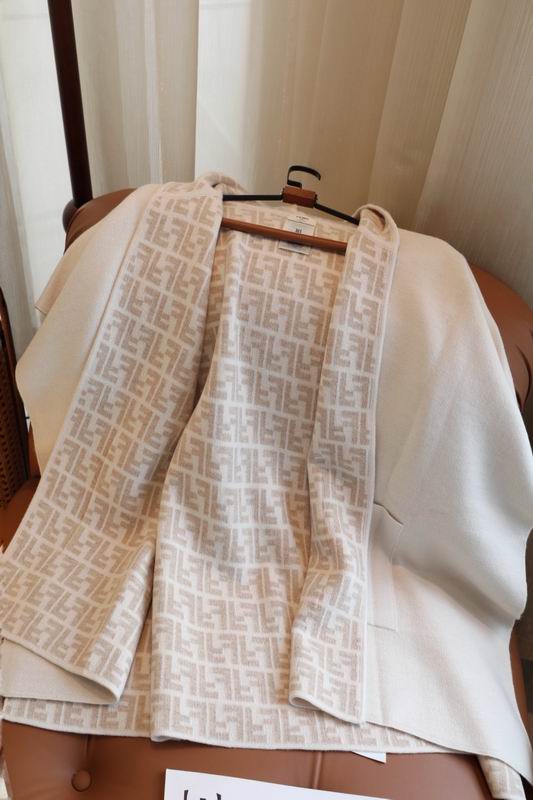 Fendi cloak E05 (33)