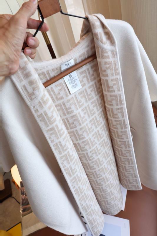 Fendi cloak E05 (34)
