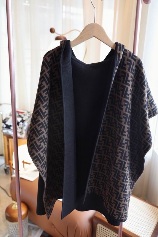 Fendi cloak E05 (8)