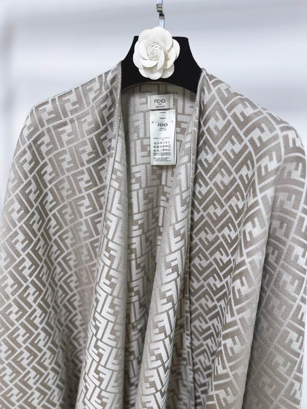 Fendi cloak E38 (10)