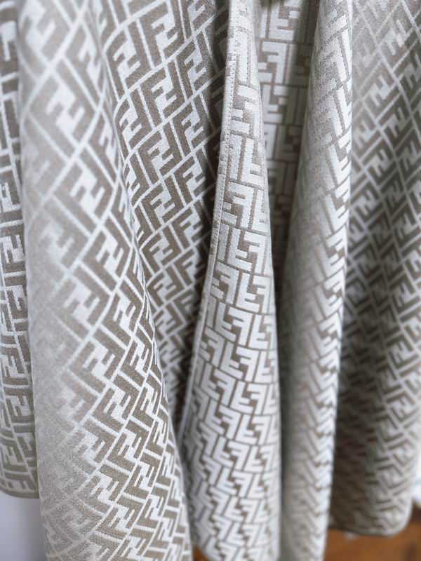 Fendi cloak E38 (12)