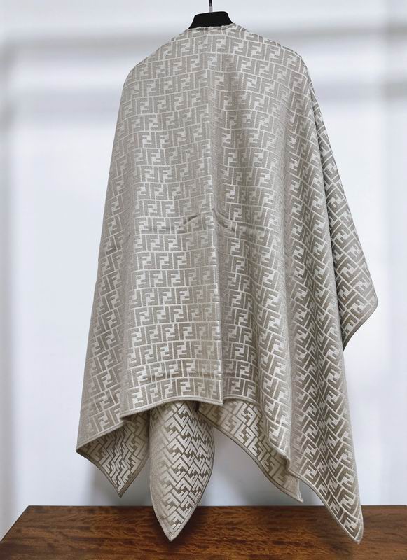 Fendi cloak E38 (13)