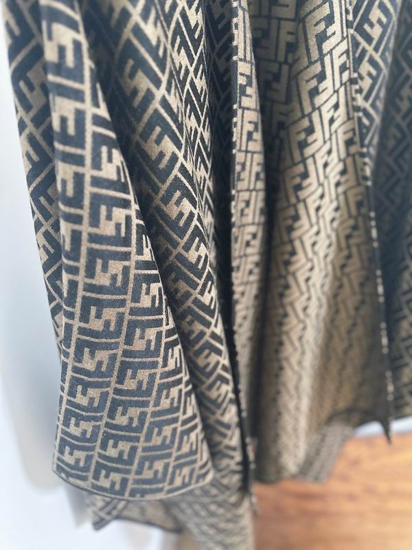 Fendi cloak E38 (2)