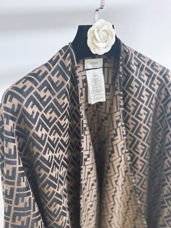 Fendi cloak E38 (3)