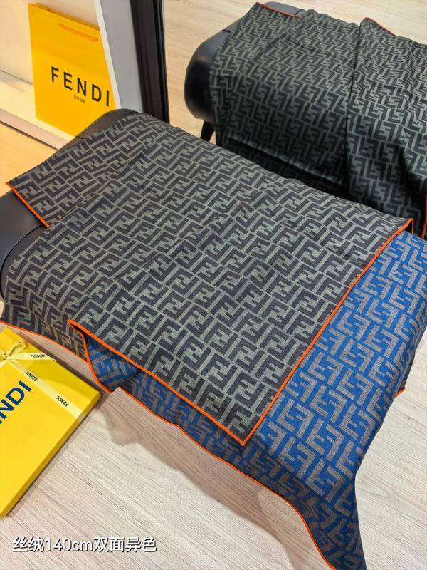 Fendi scarf 140X140cm 70%羊绒30%真丝 E50 (24)