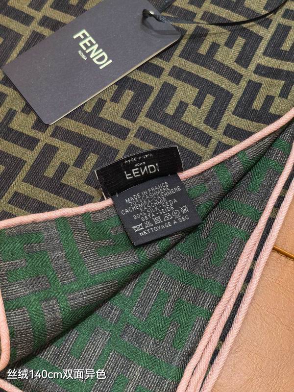 Fendi scarf 140X140cm 70%羊绒30%真丝 E50 (31)