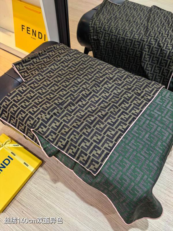 Fendi scarf 140X140cm 70%羊绒30%真丝 E50 (33)