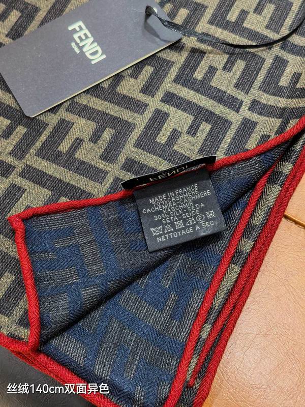 Fendi scarf 140X140cm 70%羊绒30%真丝 E50 (40)