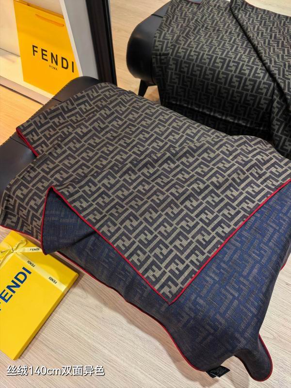 Fendi scarf 140X140cm 70%羊绒30%真丝 E50 (42)