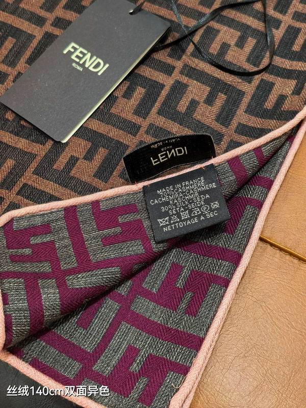 Fendi scarf 140X140cm 70%羊绒30%真丝 E50 (49)