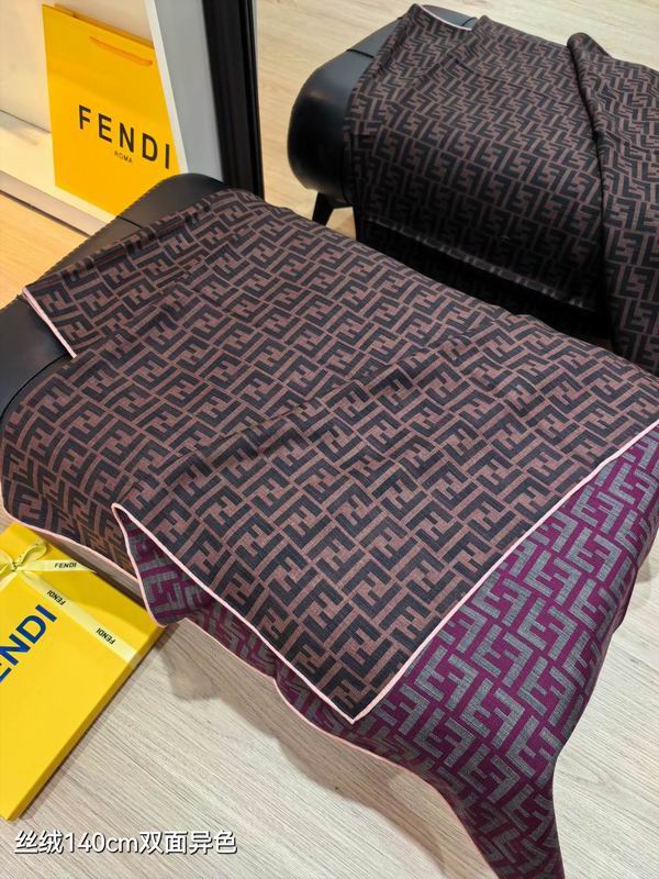 Fendi scarf 140X140cm 70%羊绒30%真丝 E50 (51)