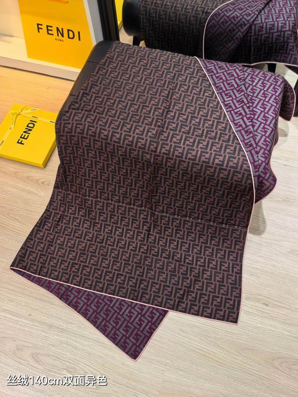 Fendi scarf 140X140cm 70%羊绒30%真丝 E50 (52)