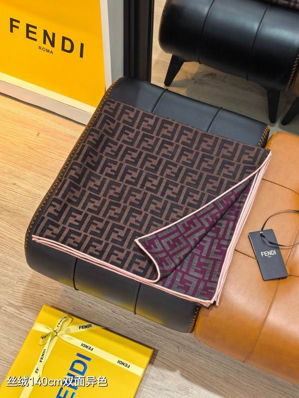Fendi scarf 140X140cm 70%羊绒30%真丝 E50 (53)