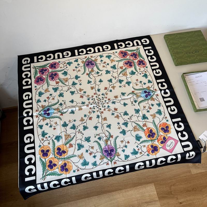 Gucci silk Scarf 90X90cm hm (10)