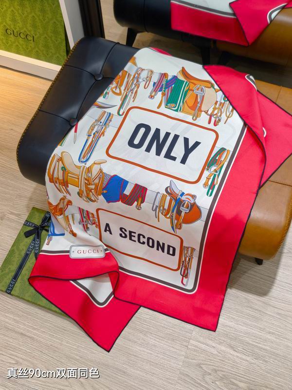 Gucci silk scarf 90X90cm E45 (6)