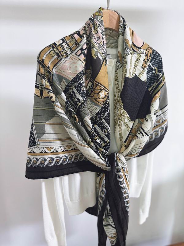 LV Scarf 135X135cm E10 (6)