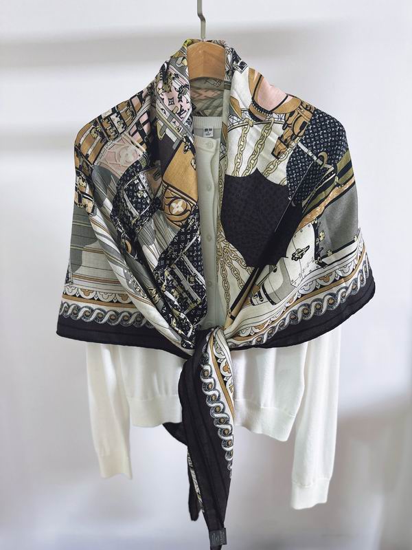 LV Scarf 135X135cm E10 (7)