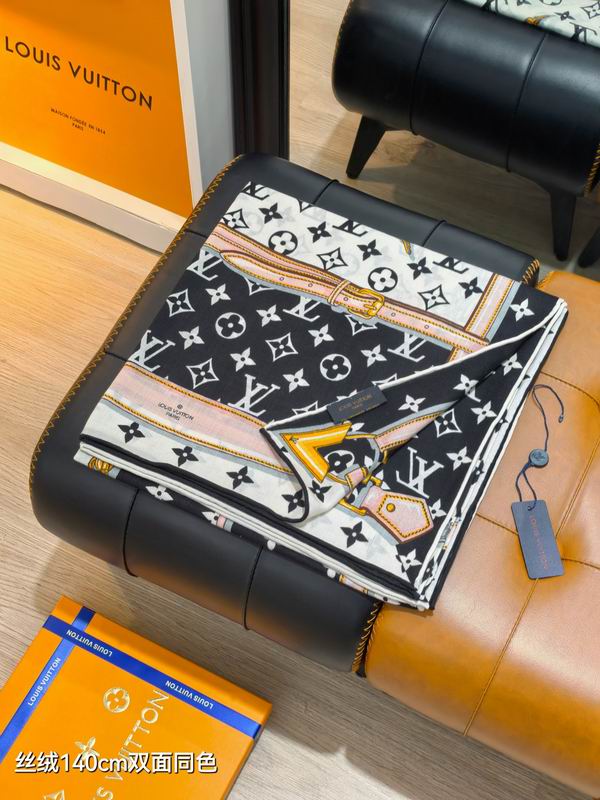 LV Scarf 140X140cm 70%羊绒30%真丝 E21 (15)