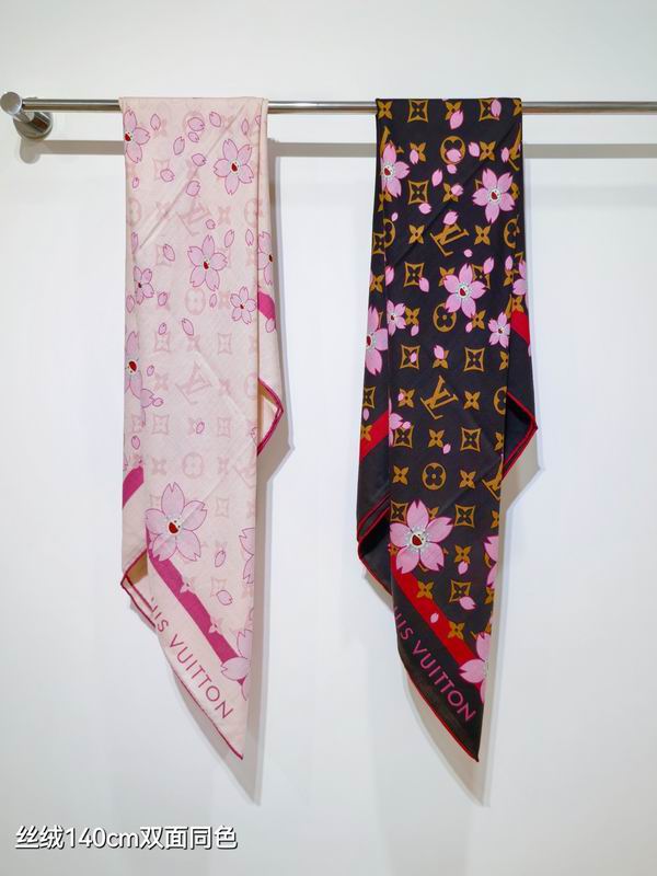 LV Scarf 140X140cm 70%羊绒30%真丝 E43 (1)