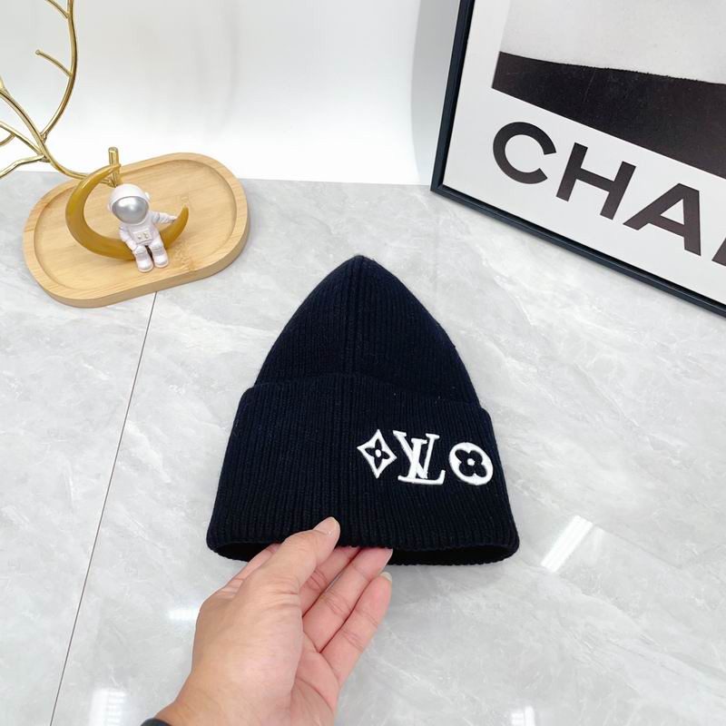 LV hat dx (1557)