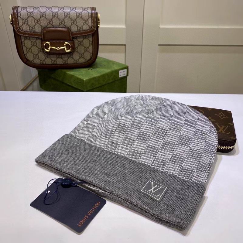 LV hat dx (1633)