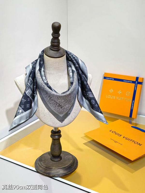 LV silk Scarf 90X90cm E17 (11)