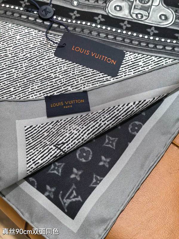 LV silk Scarf 90X90cm E17 (13)