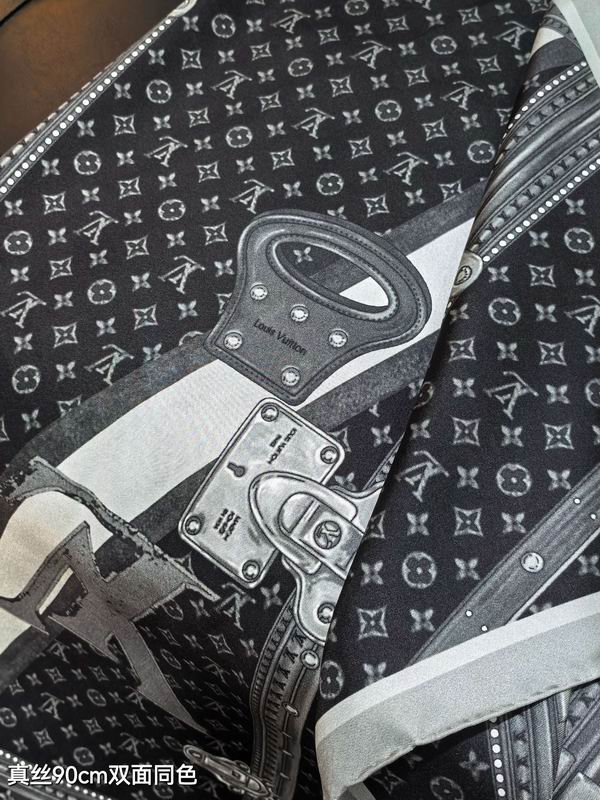 LV silk Scarf 90X90cm E17 (15)