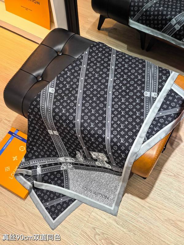 LV silk Scarf 90X90cm E17 (16)