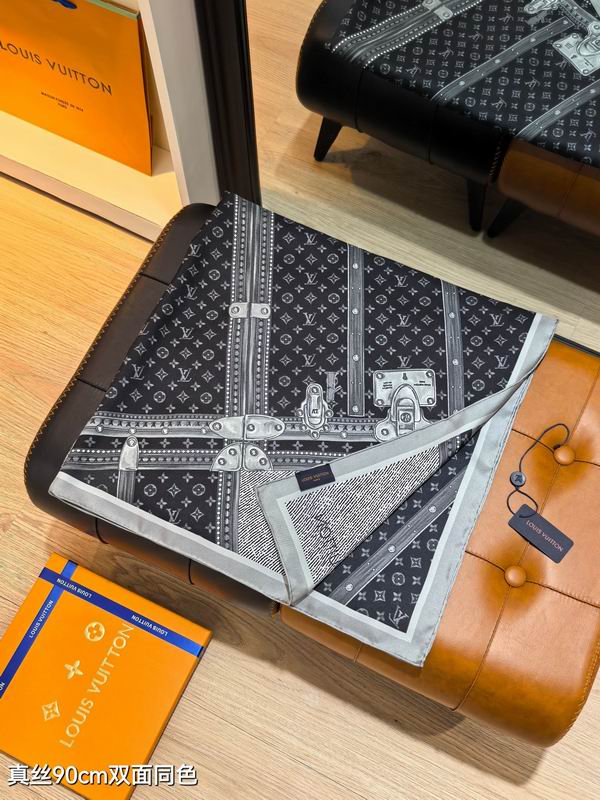 LV silk Scarf 90X90cm E17 (17)